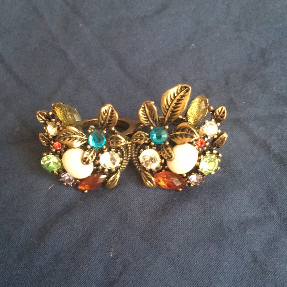 Double finger multigem ring